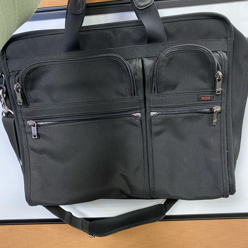 Tumi Alpha 3 - Compact large screen laptop brief
